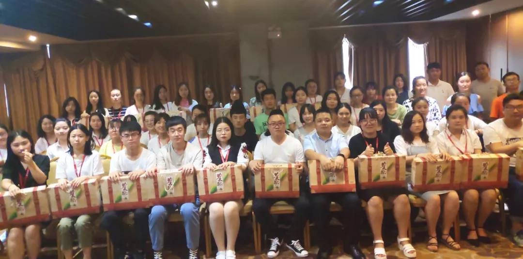 精英齊聚，炙熱青春 | 華創(chuàng)集團六月月初大會圓...